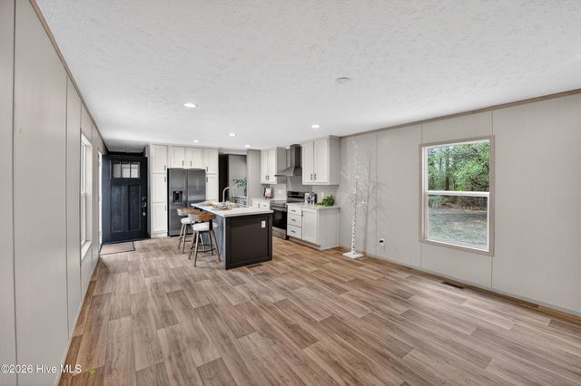 108 Pond View Circle, Hampstead, NC 28443