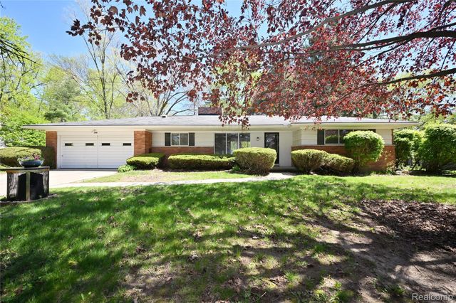 2765 Lahser Road, Bloomfield Charter Township, MI 48304