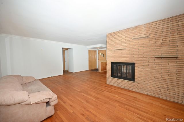 2765 Lahser Road, Bloomfield Charter Township, MI 48304