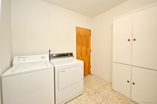 2765 Lahser Road, Bloomfield Charter Township, MI 48304