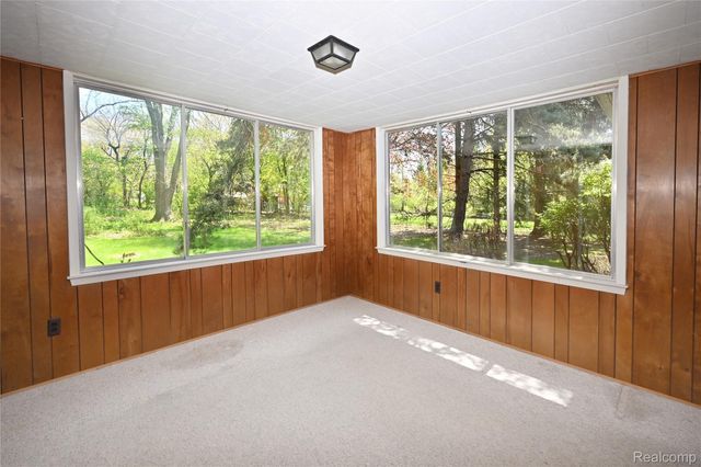 2765 Lahser Road, Bloomfield Charter Township, MI 48304