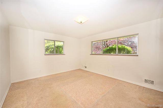 2765 Lahser Road, Bloomfield Charter Township, MI 48304