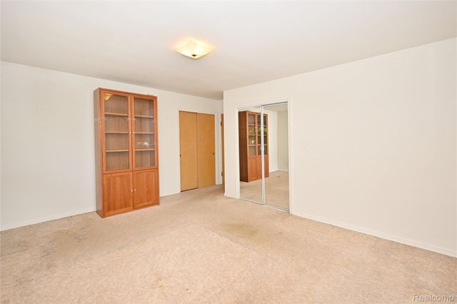 2765 Lahser Road, Bloomfield Charter Township, MI 48304