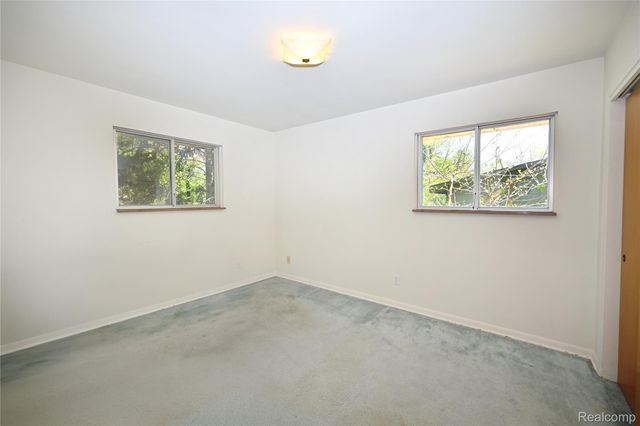 2765 Lahser Road, Bloomfield Charter Township, MI 48304
