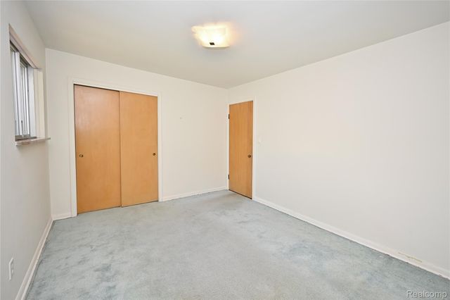 2765 Lahser Road, Bloomfield Charter Township, MI 48304