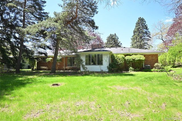 2765 Lahser Road, Bloomfield Charter Township, MI 48304