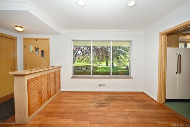2765 Lahser Road, Bloomfield Charter Township, MI 48304