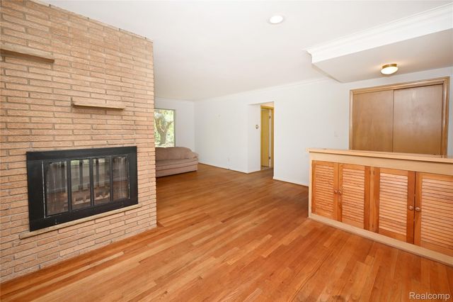 2765 Lahser Road, Bloomfield Charter Township, MI 48304
