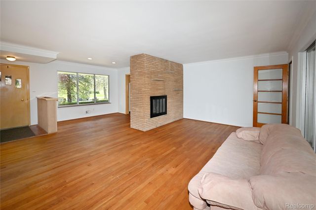 2765 Lahser Road, Bloomfield Charter Township, MI 48304