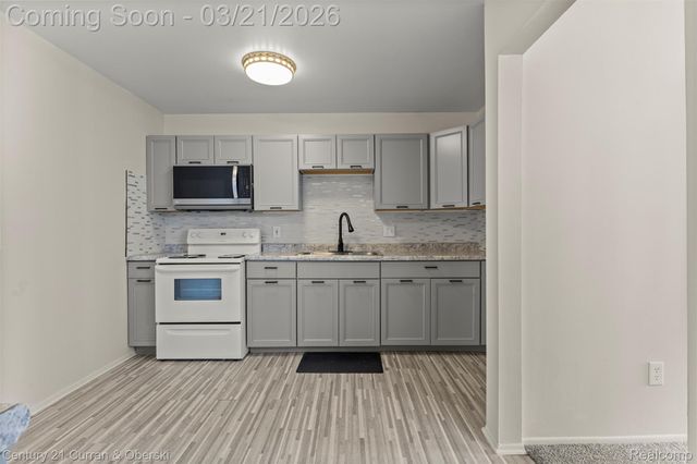 26415 W 7 Mile Road 218, Redford Charter Township, MI 48240