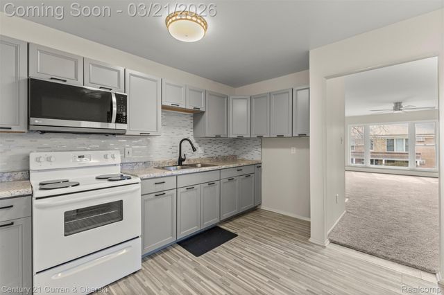 26415 W 7 Mile Road 218, Redford Charter Township, MI 48240