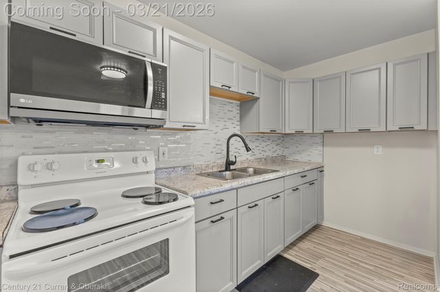 26415 W 7 Mile Road 218, Redford Charter Township, MI 48240