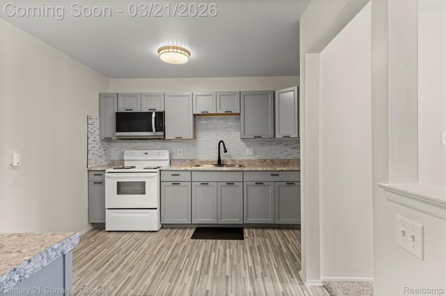 26415 W 7 Mile Road 218, Redford Charter Township, MI 48240