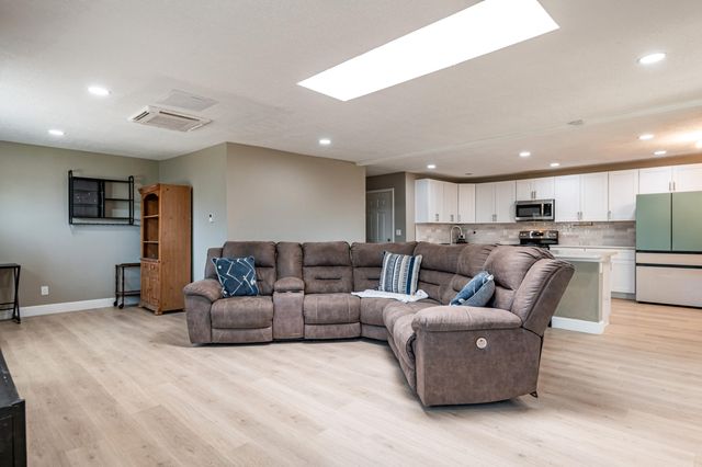 12205 Victoria Falls Drive NE, Albuquerque, NM 87111
