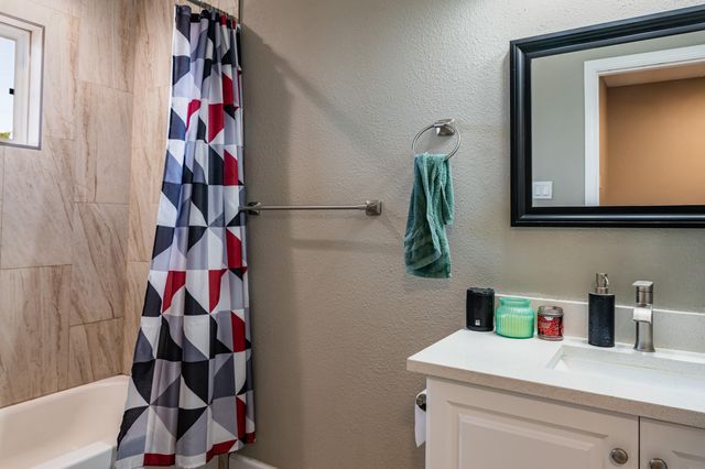 12205 Victoria Falls Drive NE, Albuquerque, NM 87111