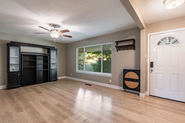 12205 Victoria Falls Drive NE, Albuquerque, NM 87111