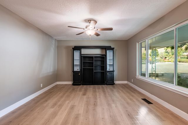 12205 Victoria Falls Drive NE, Albuquerque, NM 87111
