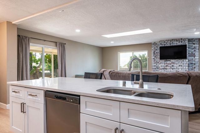 12205 Victoria Falls Drive NE, Albuquerque, NM 87111