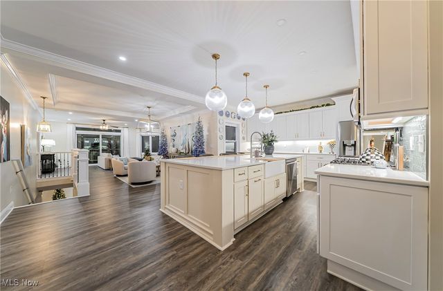 203 Whispering Shores, Vermilion, OH 44089