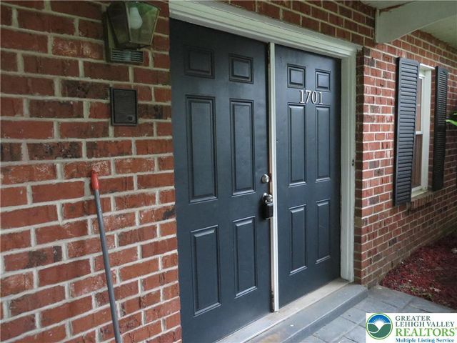 1701 Independence Court, South Whitehall Twp, PA 18104