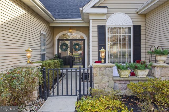 25 ELLINGTON DR, Columbus, NJ 08022