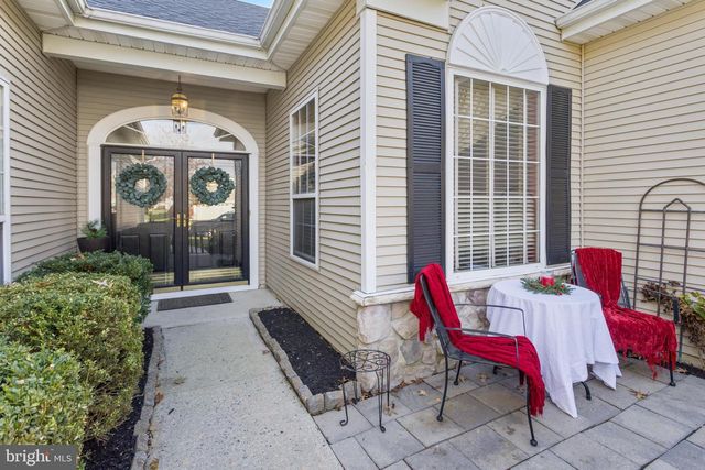 25 ELLINGTON DR, Columbus, NJ 08022