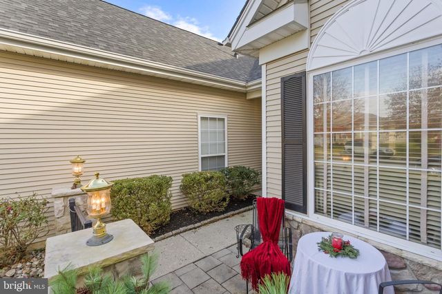 25 ELLINGTON DR, Columbus, NJ 08022