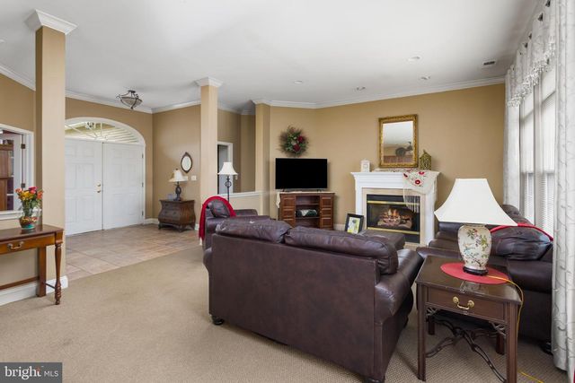 25 ELLINGTON DR, Columbus, NJ 08022