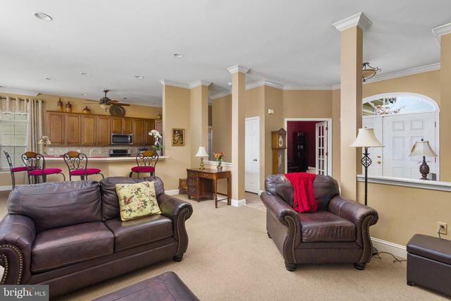 25 ELLINGTON DR, Columbus, NJ 08022