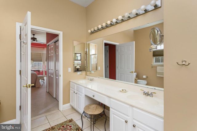 25 ELLINGTON DR, Columbus, NJ 08022