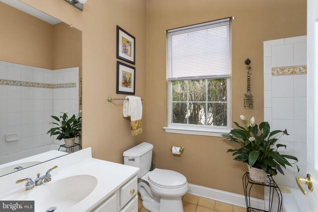 25 ELLINGTON DR, Columbus, NJ 08022