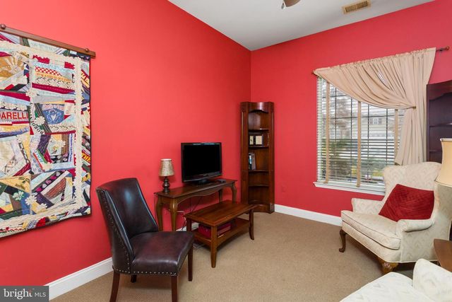 25 ELLINGTON DR, Columbus, NJ 08022