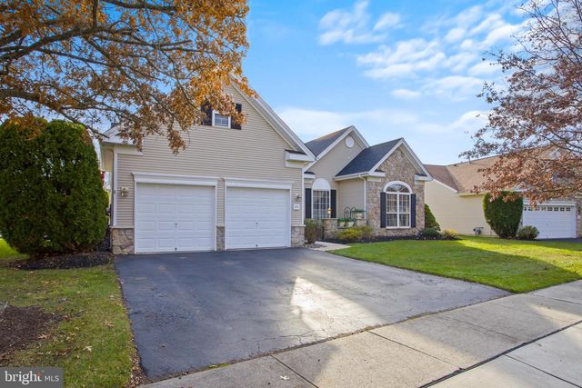 25 ELLINGTON DR, Columbus, NJ 08022