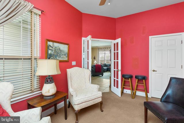 25 ELLINGTON DR, Columbus, NJ 08022