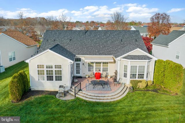 25 ELLINGTON DR, Columbus, NJ 08022