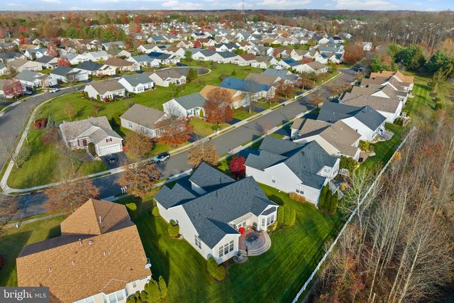 25 ELLINGTON DR, Columbus, NJ 08022