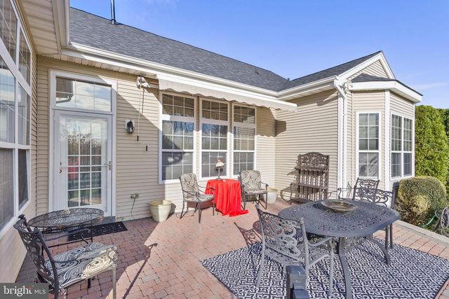 25 ELLINGTON DR, Columbus, NJ 08022