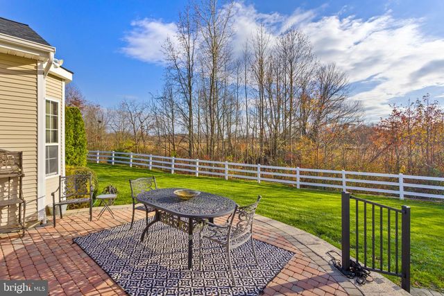 25 ELLINGTON DR, Columbus, NJ 08022