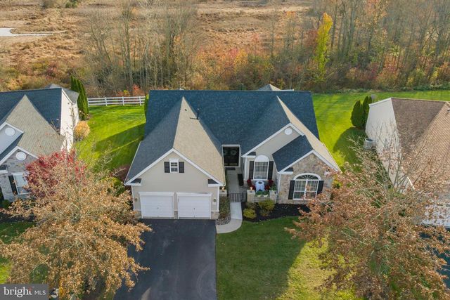 25 ELLINGTON DR, Columbus, NJ 08022