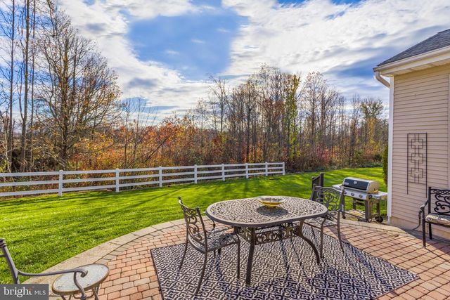 25 ELLINGTON DR, Columbus, NJ 08022