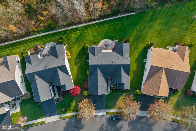 25 ELLINGTON DR, Columbus, NJ 08022