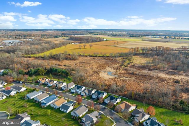 25 ELLINGTON DR, Columbus, NJ 08022