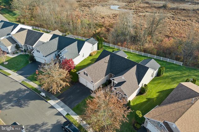 25 ELLINGTON DR, Columbus, NJ 08022