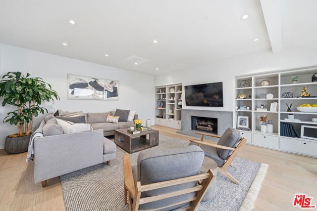 13082 Mindanao Way 27, Marina Del Rey, CA 90292