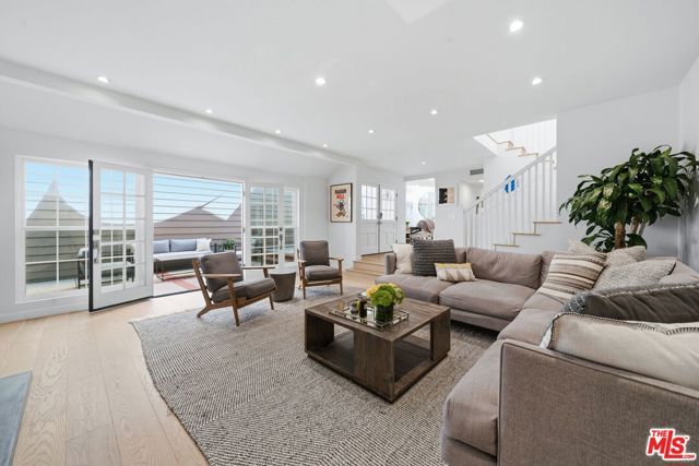 13082 Mindanao Way 27, Marina Del Rey, CA 90292