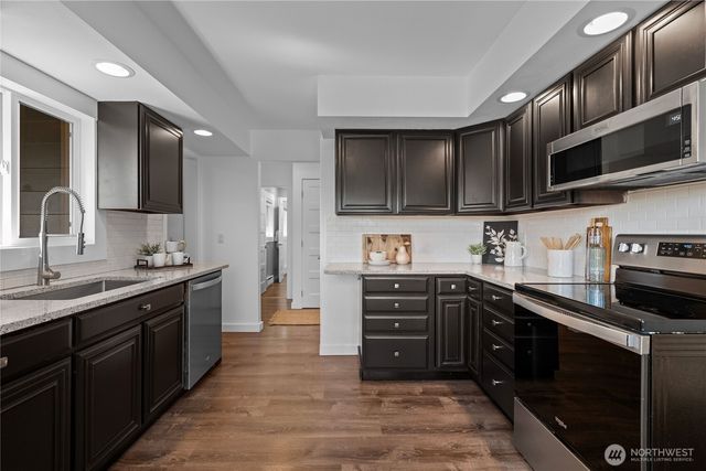8145 Sandy Hook Terrace, Clinton, WA 98236