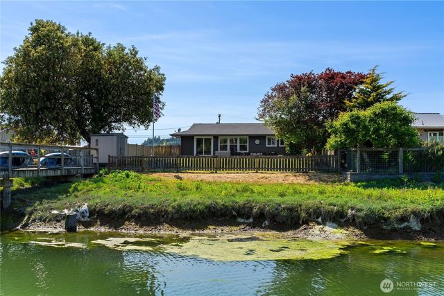 8145 Sandy Hook Terrace, Clinton, WA 98236