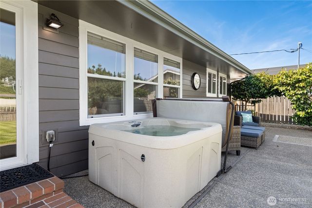 8145 Sandy Hook Terrace, Clinton, WA 98236