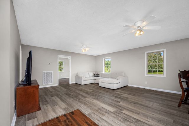 337 Allie Boynton Dr, Manchester, TN 37355