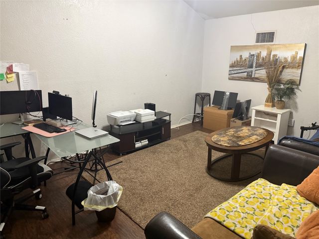 9822 Amberton Parkway, Dallas, TX 75243